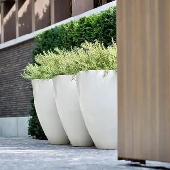 CANNA aus Fiberglas verkehrsweiss