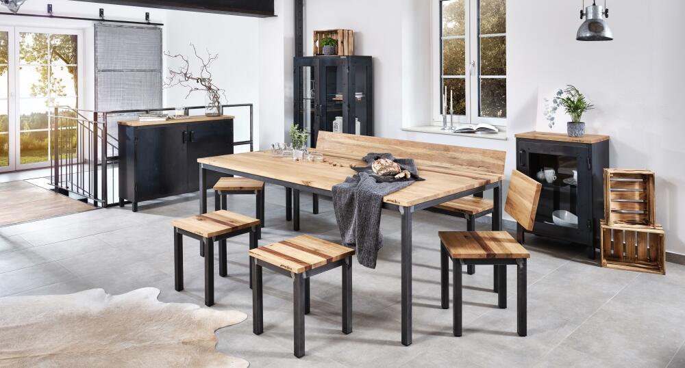 Indoor Kollektion] - <p>Mit der Indoor Serie erhalten Sie für zu Hause eine Wohlfühlatmosphäre durch rustikales Eichenholz in Kombination mit purem Stahl.</p>]