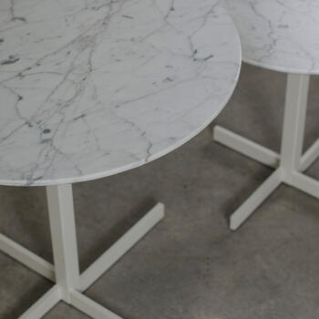 Beistellische rund XO Iron Marmor