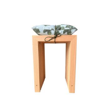 OUTDOOR HOCKER