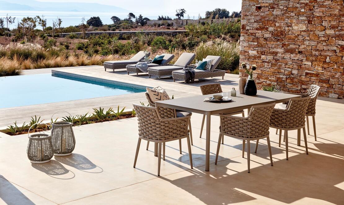 Outdoor Kollektion] - <p>Mit den Outdoor Möbel entspannen Sie sich auf der Sonnenseite ihrer Terrasse,</p>]