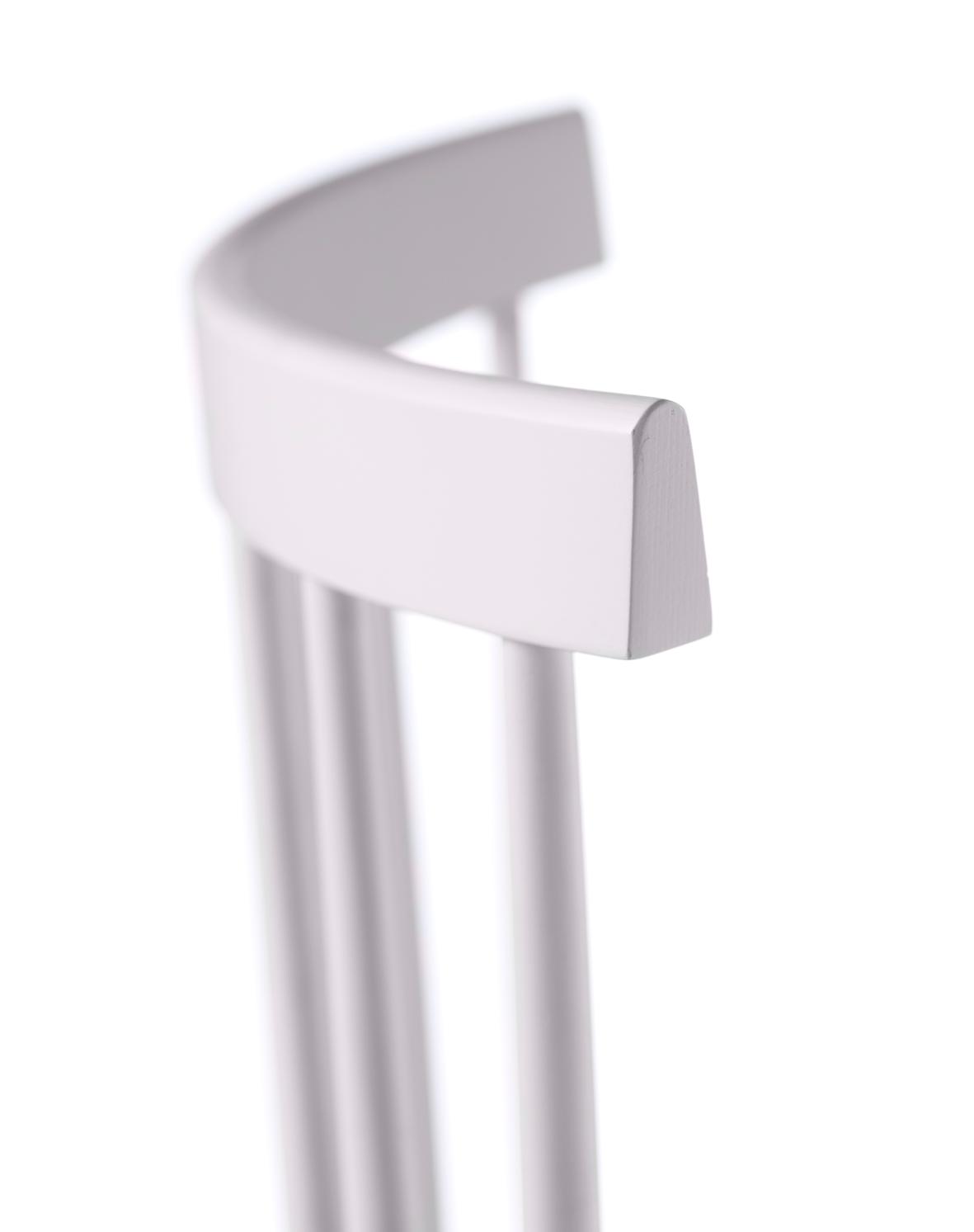Stuhl J46 Buche Lack