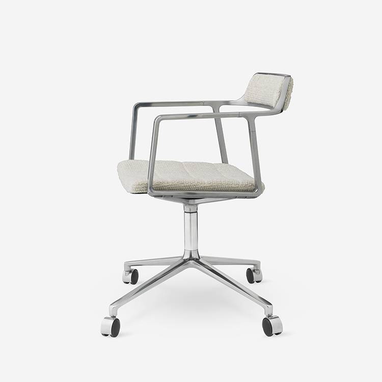 Vipp452 Alu Meetingstuhl auf Rollen